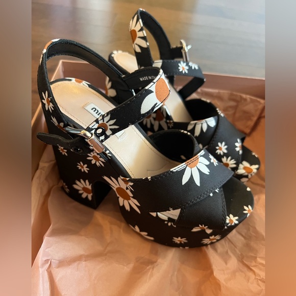 Discontinued Brand New  Women's Calzature Donna Floral Print Platform - Picture 1 of 3